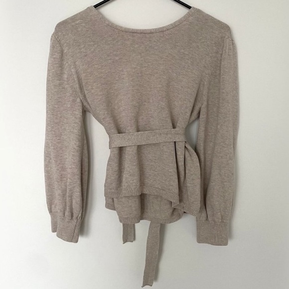 VETTA | Capsule Sand Classic Wrap Sweater - Picture 6 of 10